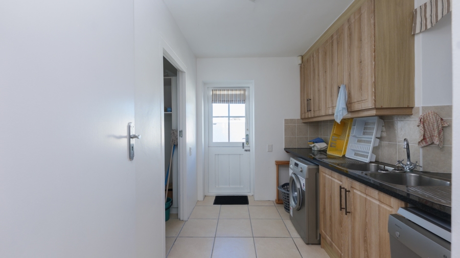 5 Bedroom Property for Sale in Struisbaai Western Cape